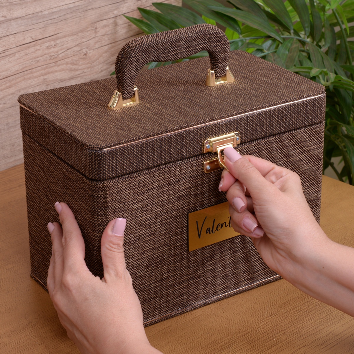 Maleta Box 15x21 Personalizada c/ Nome 240 fotos Álbum Fotográfico Tag Dourada - Imagem 7