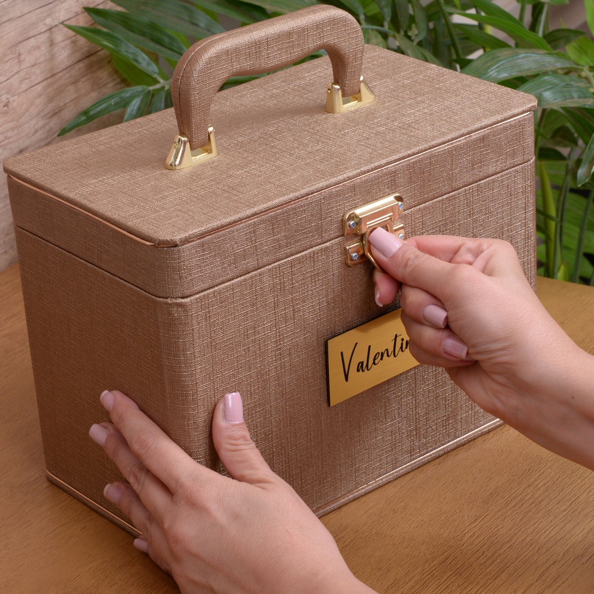 Maleta Box 15x21 Personalizada c/ Nome 240 fotos Álbum Fotográfico Tag Dourada - Imagem 9